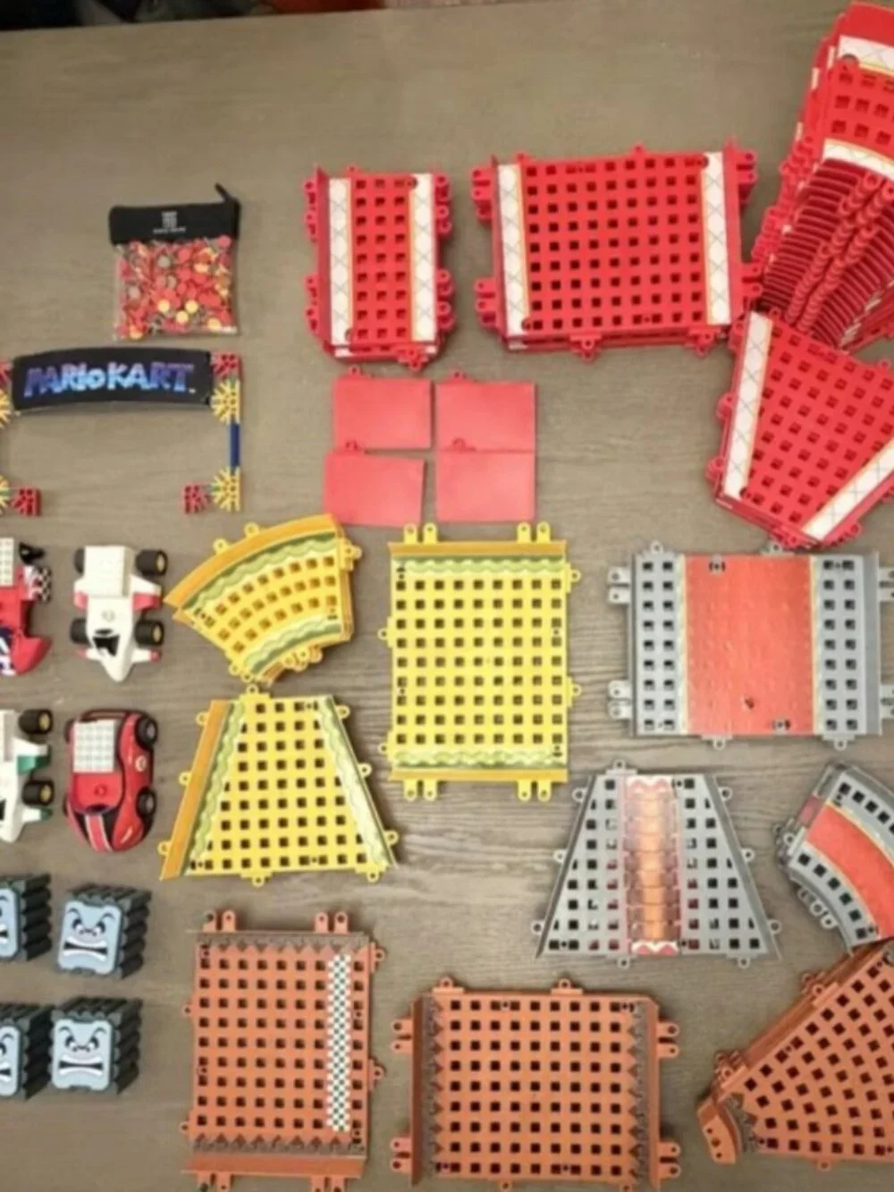 K’nex Mario Kart Wii Bundle Mix Mario and Luigi Track Lot Huge 50+ Pieces